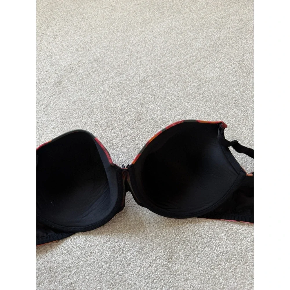 Torrid Floral Romantic T-Shirt Bra Size 42D Black Red Pink Underwire Support